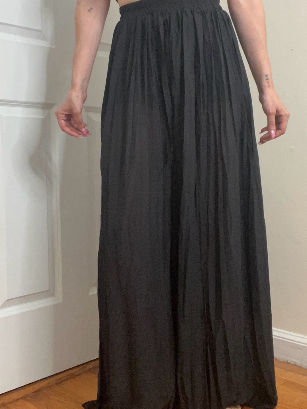 Express Wide-Leg Black Pleated Palazzo Pants - Picture 4 of 9